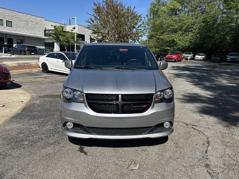 Used 2018 Dodge Grand Caravan SXT w/ Blacktop Package FWD image 3