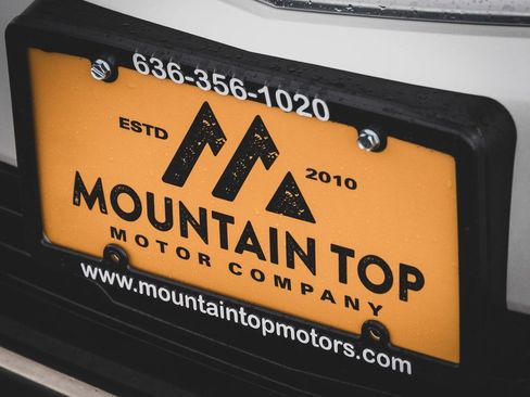 Used 2017 Cadillac XT5 Platinum w/ Driver Assist Package image 21