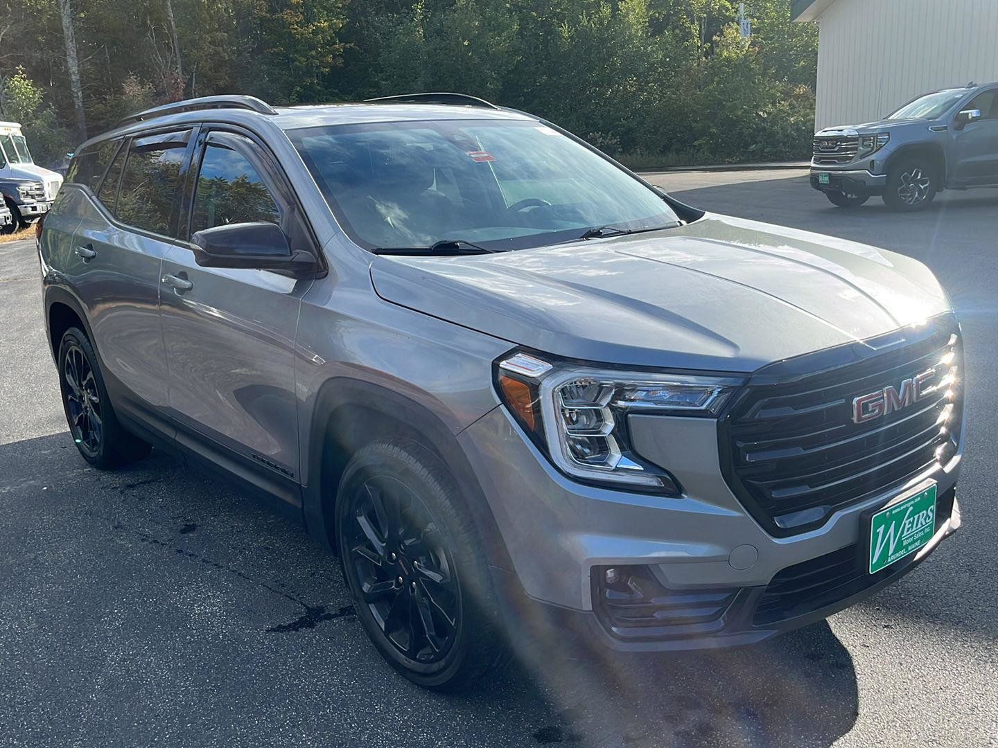 Used 2024 GMC Terrain SLT w/ Elevation Edition AWD/4WD image 7