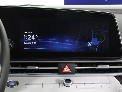 Certified 2025 Hyundai Elantra Limited image 7