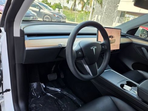 Used 2024 Tesla Model Y Long Range AWD/4WD image 27
