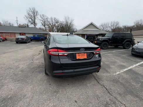 Used 2017 Ford Fusion SE w/ Fusion SE Technology Package image 6