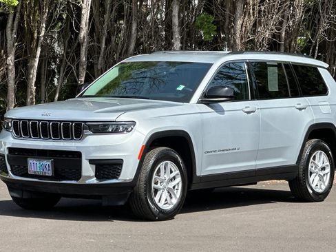 Used 2023 Jeep Grand Cherokee L Laredo AWD/4WD image 8