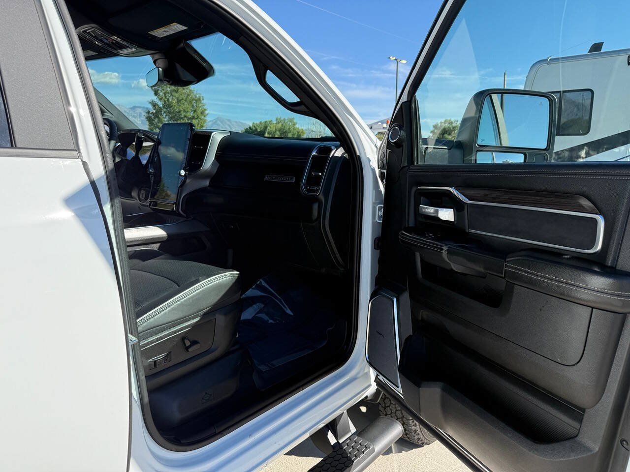 Used 2026 RAM 3500 Laramie w/ Max Tow Package AWD/4WD image 31