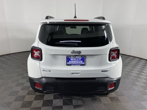 Used 2022 Jeep Renegade Latitude AWD/4WD image 8
