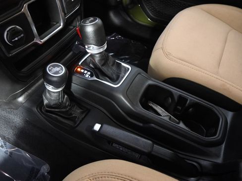 Used 2021 Jeep Wrangler Sport AWD/4WD image 30