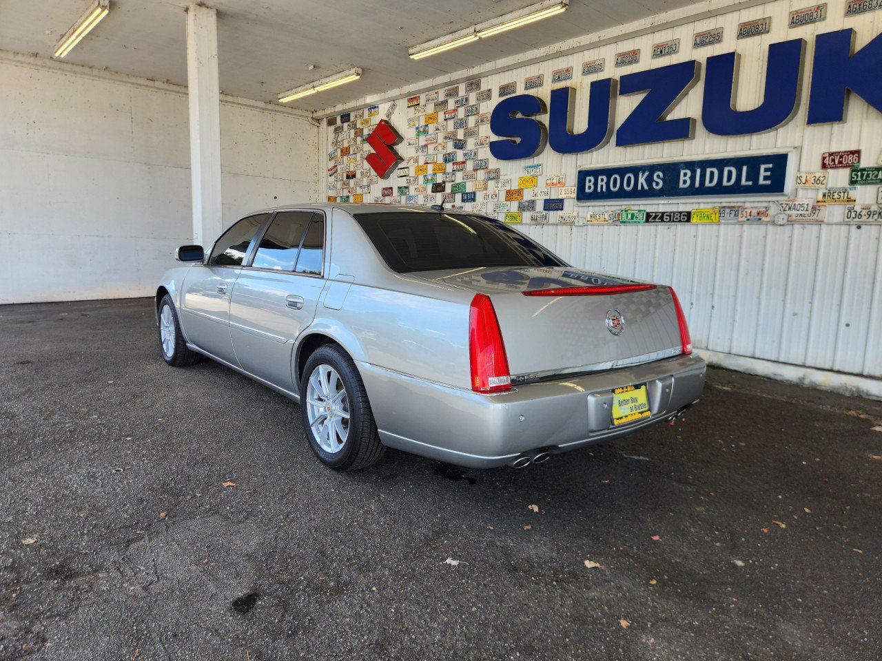 Used 2008 Cadillac DTS w/ Sun And Sound Package FWD image 5