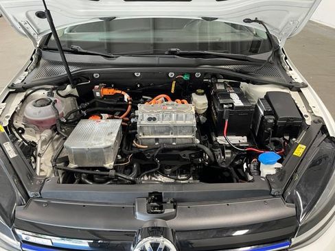 Used 2018 Volkswagen e-Golf SE FWD image 9