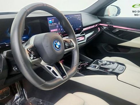 Used 2024 BMW i5 eDrive40i w/ Executive Package RWD image 43