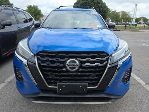 Used 2021 Nissan Kicks SR w/ SR Premium Package FWD image 2