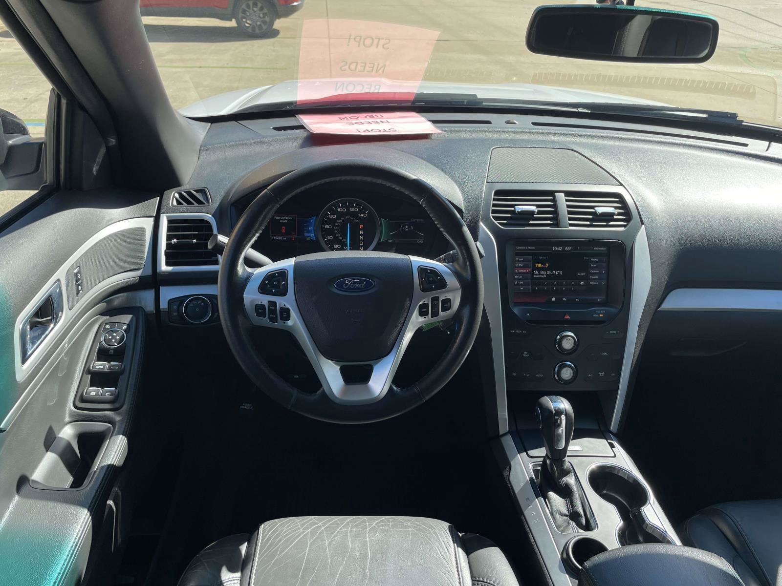 Used 2015 Ford Explorer XLT w/ Equipment Group 202A FWD image 13