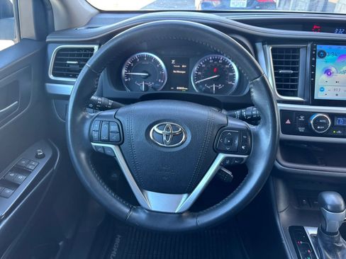 Used 2019 Toyota Highlander XLE AWD/4WD image 20
