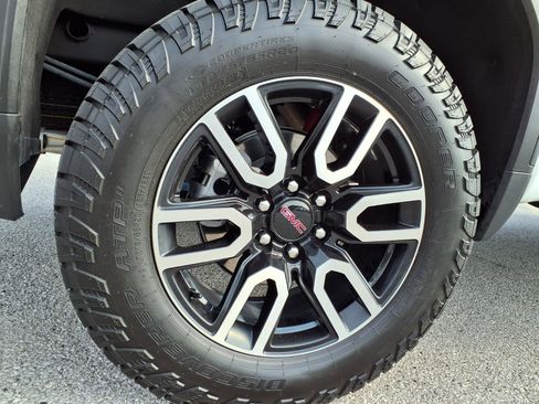 Used 2025 GMC Sierra 1500 AT4 w/ AT4 Premium Package AWD/4WD image 45