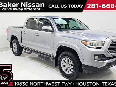 Used 2017 Toyota Tacoma SR5 w/ Tow Package RWD image 1