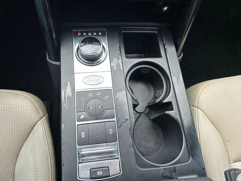 Used 2019 Land Rover Discovery SE image 15