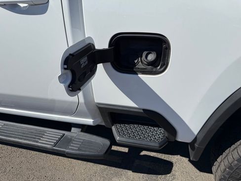 Used 2022 Chevrolet Silverado 2500 LT w/ Convenience Package image 45