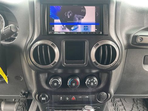 Used 2017 Jeep Wrangler Unlimited Sport w/ Connectivity Group AWD/4WD image 29