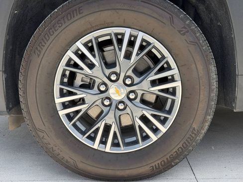 Used 2025 Chevrolet Traverse LT w/ Enhanced Driving Package FWD image 10