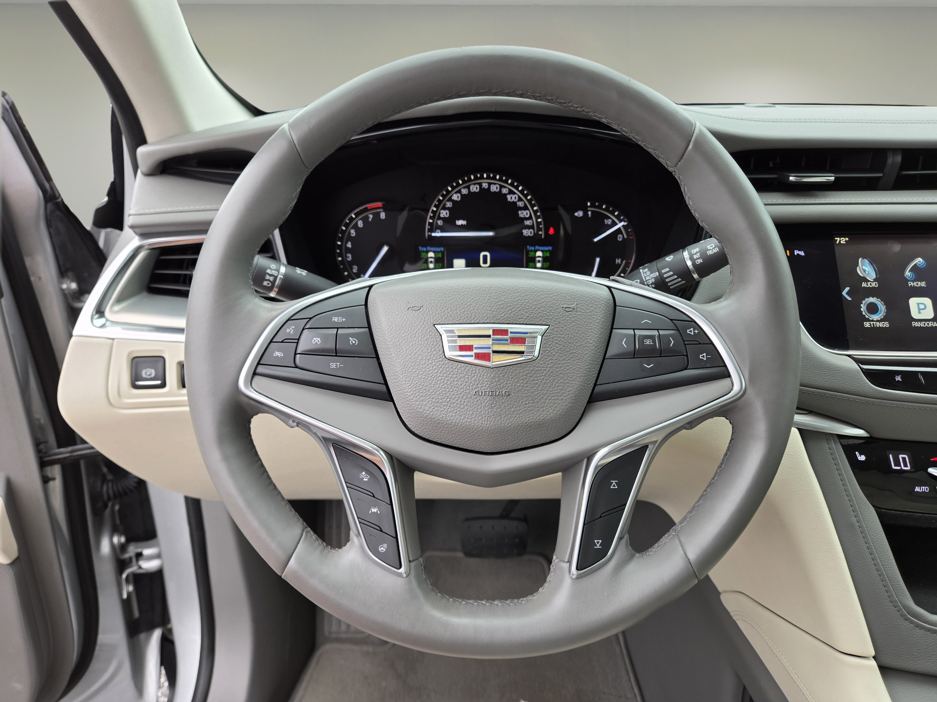 Used 2017 Cadillac XT5 Luxury w/ Driver Awareness Package FWD image 15
