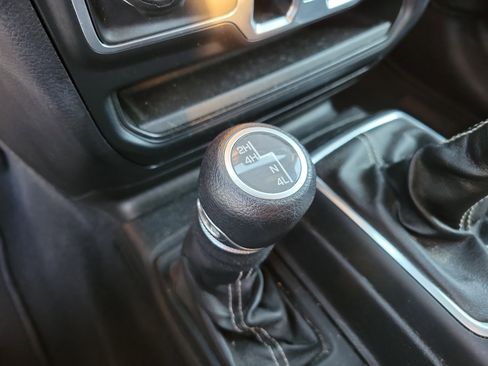 Used 2018 Jeep Wrangler Unlimited Sahara image 17