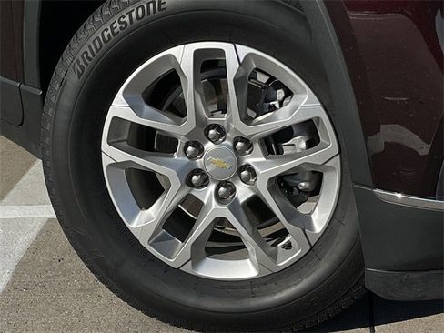 Used 2021 Chevrolet Traverse LT image 9