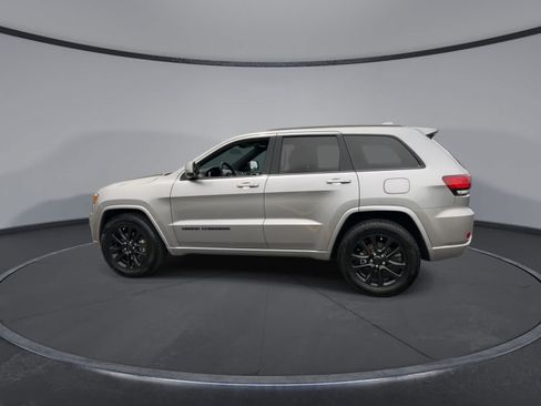 Used 2021 Jeep Grand Cherokee Laredo X AWD/4WD image 5