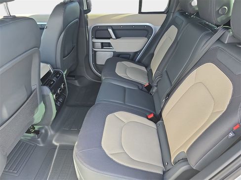 Used 2023 Land Rover Defender 130 X-Dynamic SE image 15