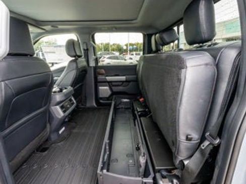 New 2026 Ford F250 Lariat w/ Black Appearance Package image 19