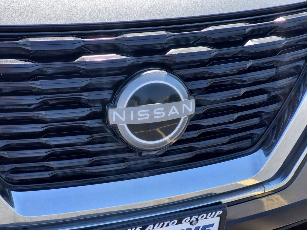 Used 2023 Nissan Rogue SV AWD/4WD image 8