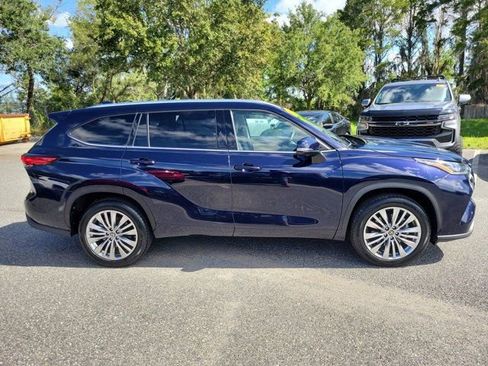 Used 2023 Toyota Highlander Platinum FWD image 9