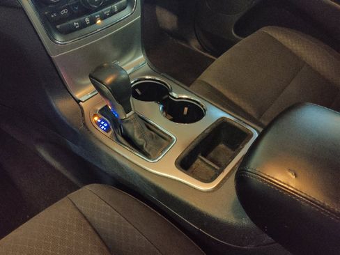 Used 2019 Jeep Grand Cherokee Laredo image 26