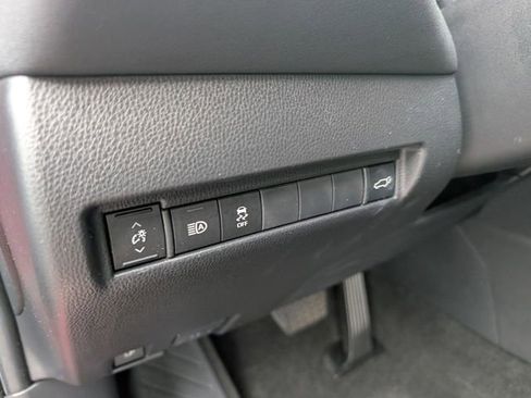 Used 2023 Toyota Venza XLE AWD/4WD image 15