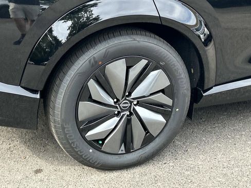 New 2025 Nissan Ariya AWD image 11