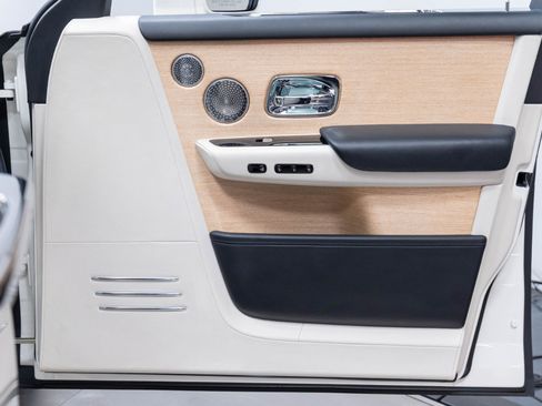 Used 2019 Rolls-Royce Phantom Sedan RWD image 34