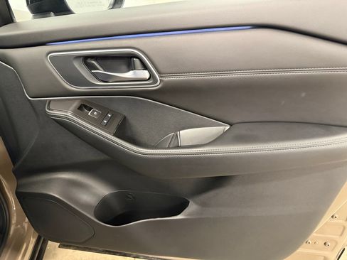 Used 2024 Nissan Rogue Platinum FWD image 27