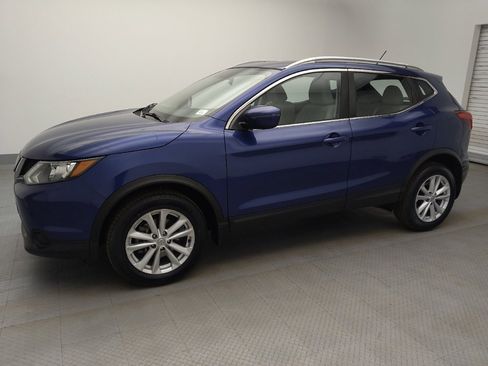 Used 2018 Nissan Rogue Sport SV image 2