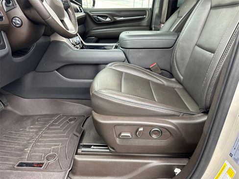 Used 2021 GMC Yukon Denali w/ Denali Premium Package image 10