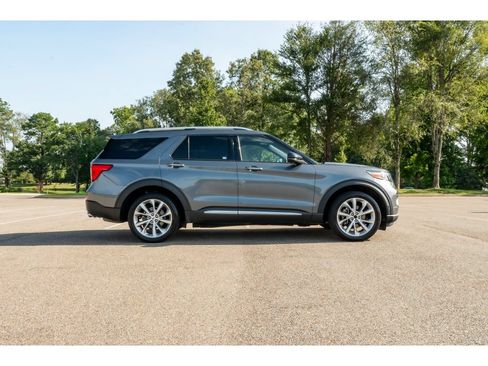 Used 2021 Ford Explorer Platinum w/ Equipment Group 601A AWD/4WD image 4