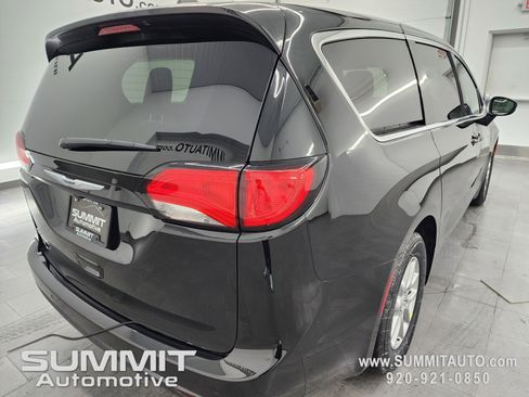 New 2026 Chrysler Voyager LX image 5