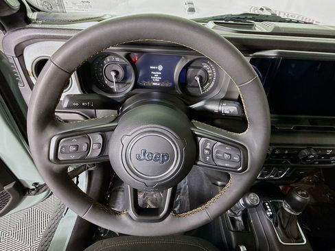 Used 2024 Jeep Wrangler Unlimited w/ Convenience Group AWD/4WD image 19