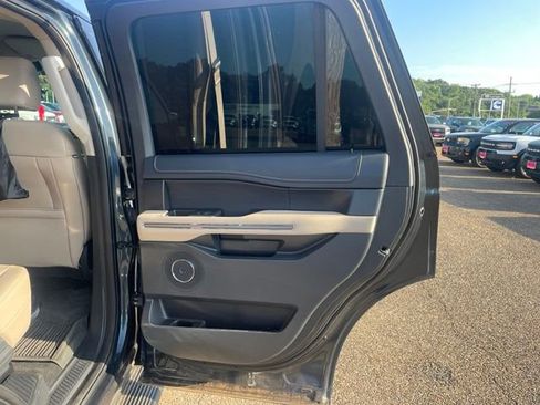Used 2024 Ford Expedition XLT RWD image 19
