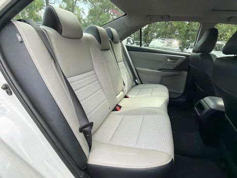 Used 2015 Toyota Camry SE w/ Moonroof Package FWD image 20