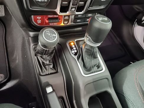 New 2025 Jeep Wrangler Unlimited Rubicon w/ Technology Group image 15