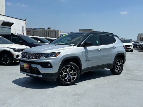 Used 2025 Jeep Compass Limited AWD/4WD image 2
