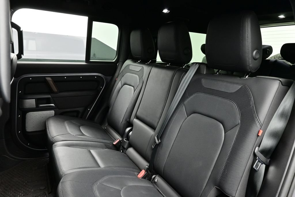 Used 2024 Land Rover Defender 130 X-Dynamic SE AWD/4WD image 12