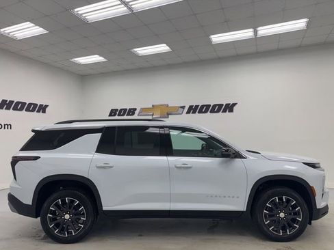 New 2026 Chevrolet Traverse LT w/ Sun and Wheel Package image 4