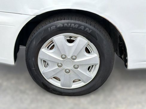 Used 2001 Toyota Corolla CE FWD image 12