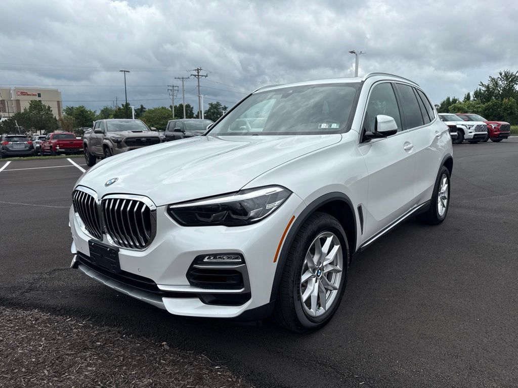 Used 2021 BMW X5 xDrive40i w/ Premium Package 2 AWD/4WD image 2