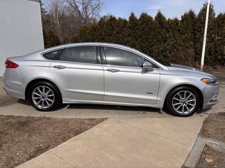 Used 2017 Ford Fusion Energi SE video 2