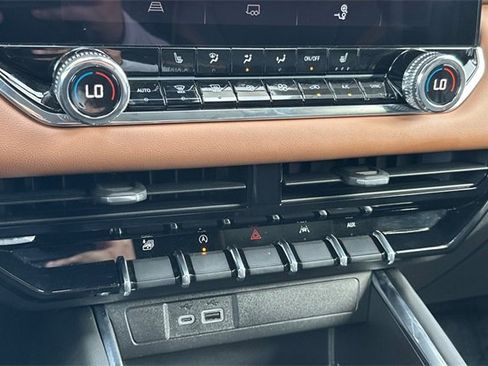 Used 2025 GMC Canyon AT4 image 18